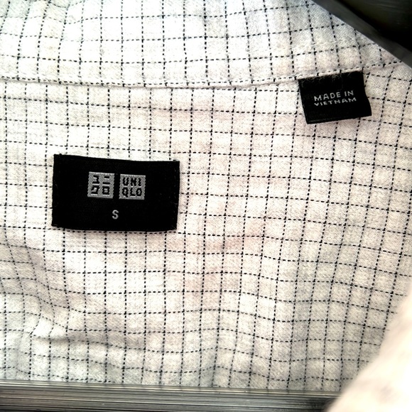Uniqlo button down shirt. EUC - Picture 4 of 8